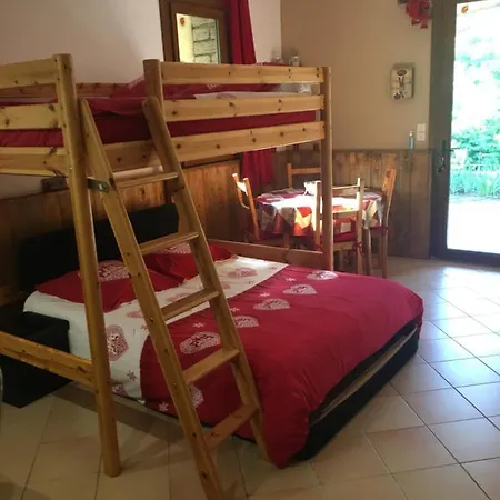 4 Personnes 4*